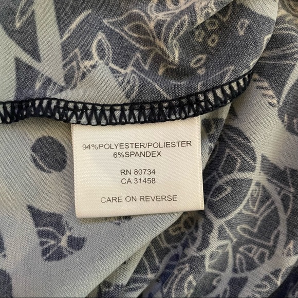 BCBGMaxAzria Blue Printed Sleeveless Wrap Top Size Small - Picture 15 of 15